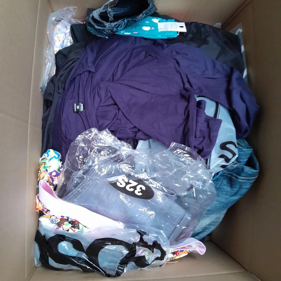 LARGE QAUNTIITY OF ASSORTED CLOTHING ITEMS IN VARIOUS SIZES AND COLORS TO INCLUDE DRESSES, T-SHIRTS AND SOCKS