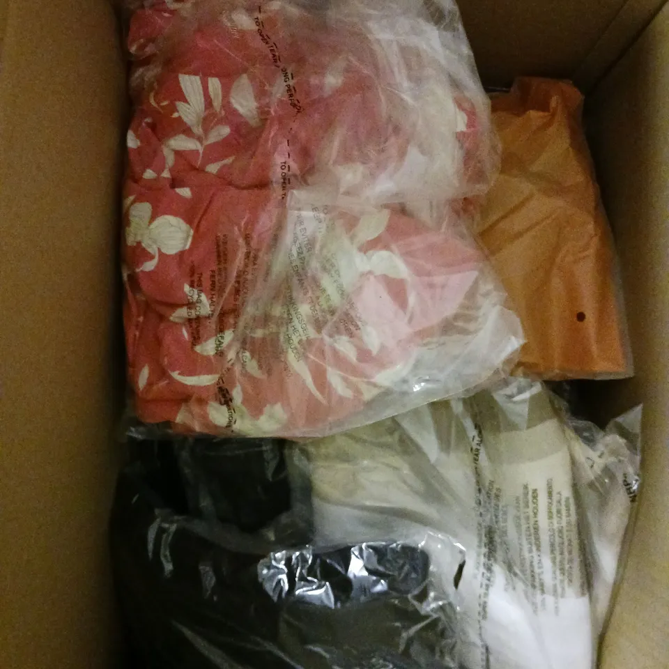 APPROXIMATELY 10 ASSORTED CLOTHING ITEMS TO INCLUDE CARDIGAN, WHITE STUFF SHIRT, MULTI STRIPE TOP ETC 