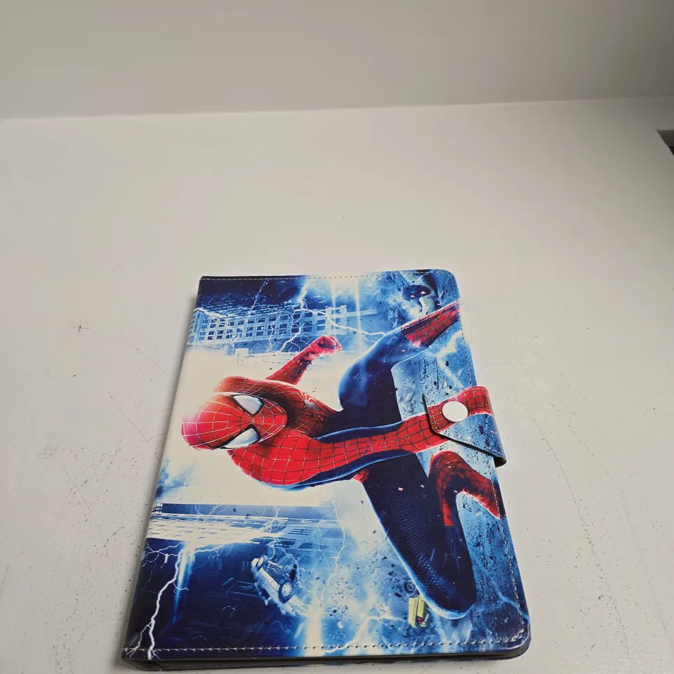TOTE OF APPROXIMATELY 15 ASSORTED ITEMS INCLUDING MONSTER CUP, SPIDER MAN TABLET CASE AND TOY PLANE