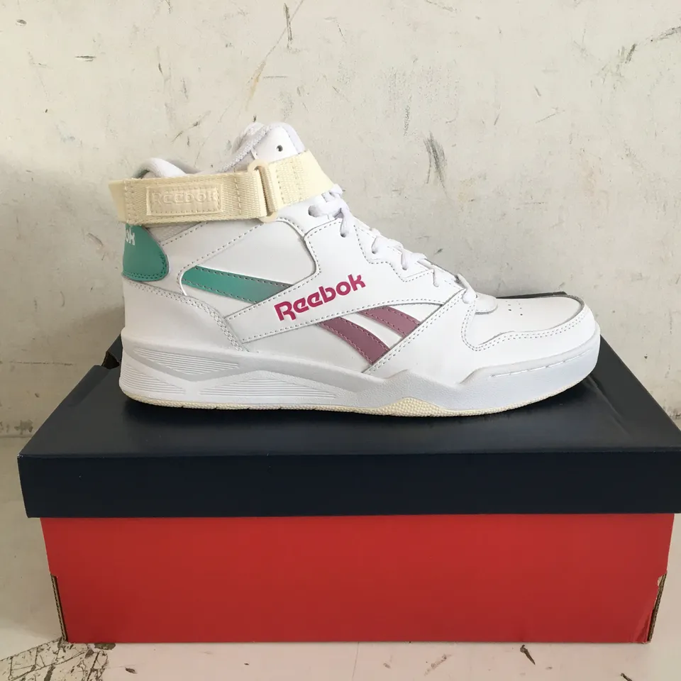 BOXED PAIR OF SIZE 6 REEBOK ROYAL BASKETBALL TRAINERS