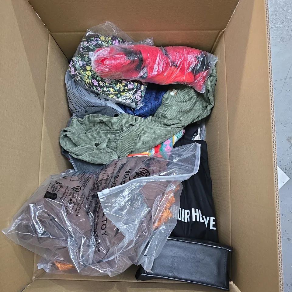 BOX OF APPROXIMATLEY 25 CLOTHING ITEMS INCLUDING:LANDS END GREEN LEGGINGS, ORANGE SUSUDIO JUMPER AND BLACK ROMAN COLLARED JUMPER.