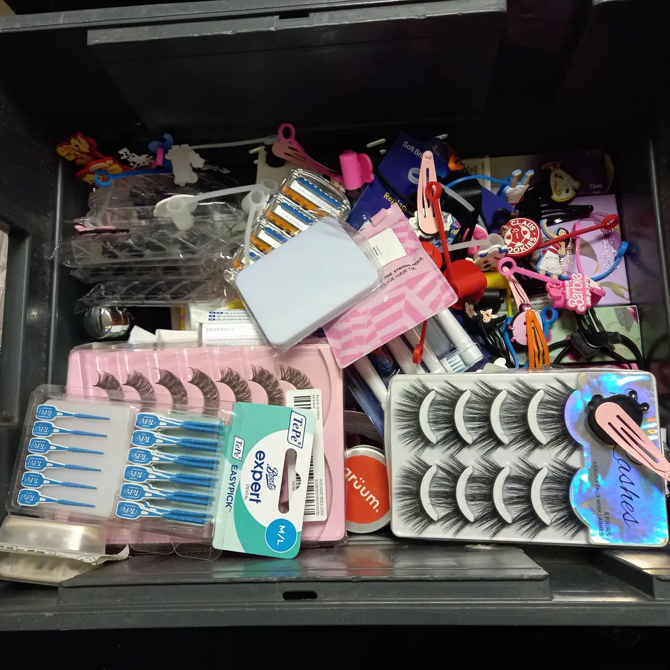 LOT OF HOUSEHOLD ITEMS TO INCLUDE HYALURONIC ACID WATERY SUN GEL, ETC