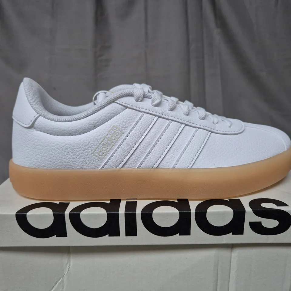 BOXED ADIDAS VL COURT TRAINERS IN WHITE - UK 5 1/2