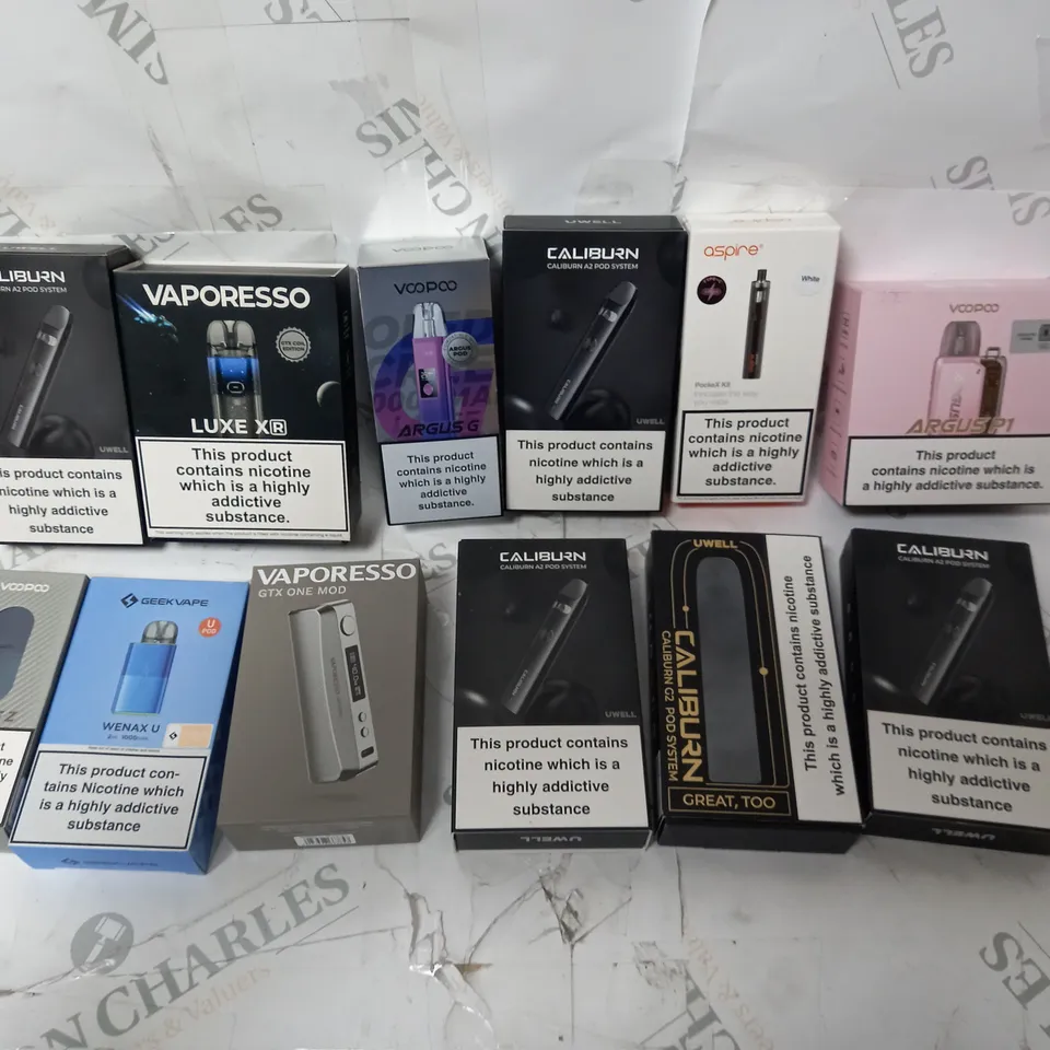 APPROXIMATELY 12 ASSORTED VAPES INCLUDING VOOPOO, ASPIRE, GEEK VAPE