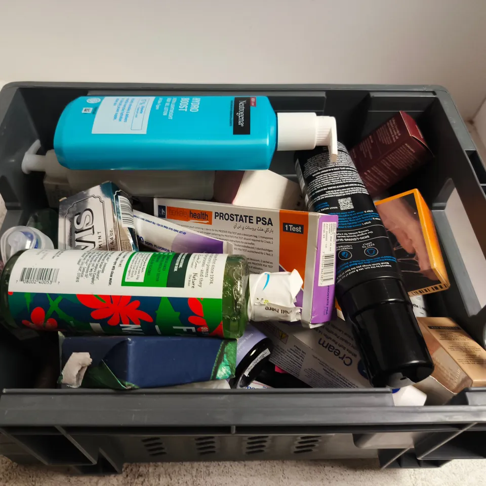 APPROXIMATELY 15 ASSORTED HEALTH & BEAUTY PRODUCTS 