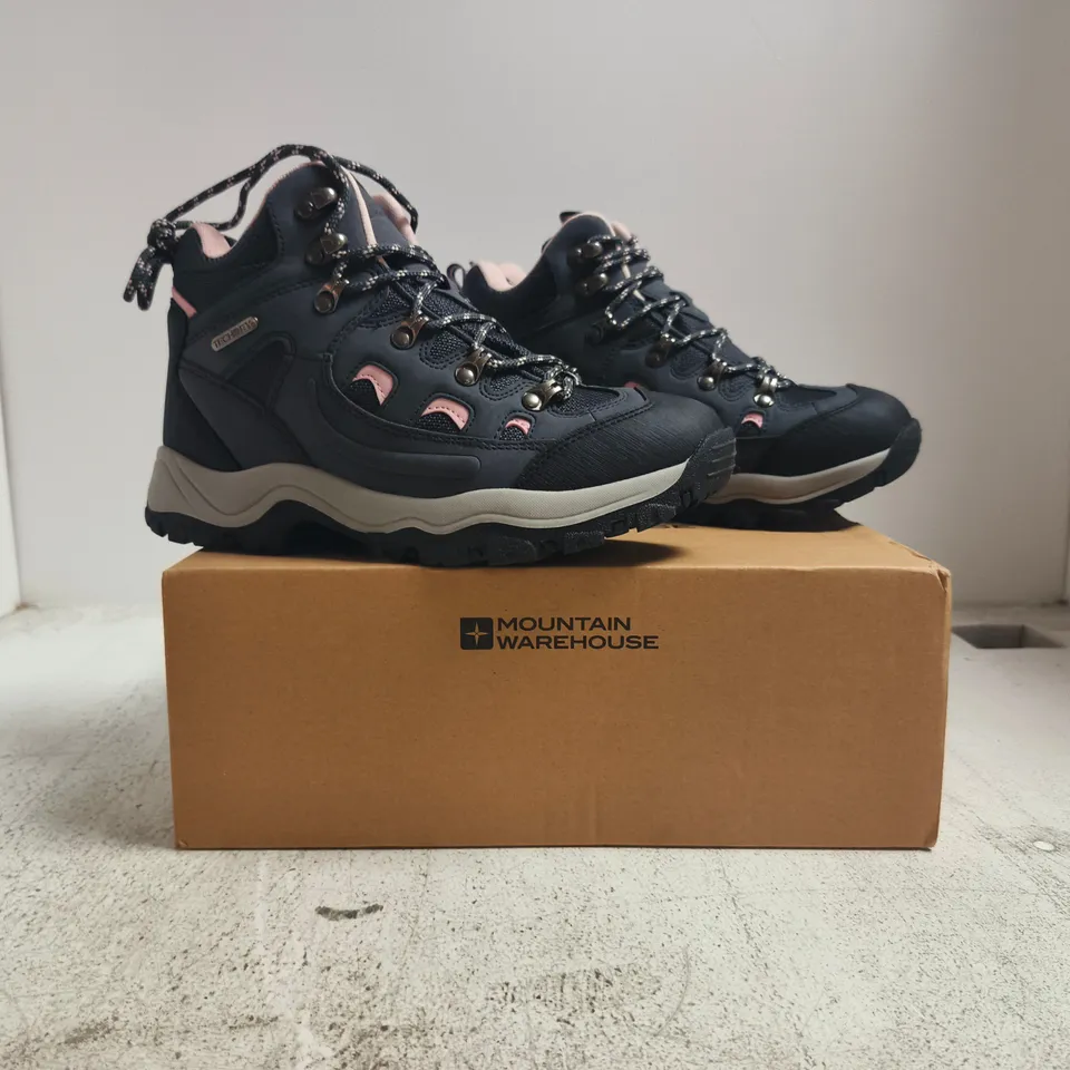 BOXED PAIR OF MOUNTAIN WAREHOUSE ADVENTURER WOMENS WATERPROOF WALKING BOOTS IN DUSKY PURPLE SIZE UK 5.5