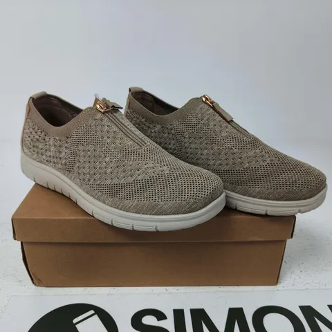 BOXED PAIR OF RUTH BEIGE KNIT SLIP-ON SHOES – UK SIZE 8