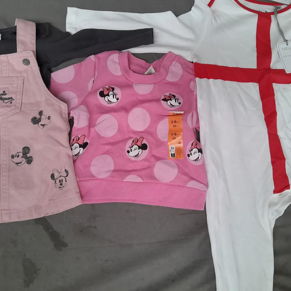 BOX OF APPROXIMATELY 15 ASSORTED KIDS CLOTHING ITEMS IN VARIOUS STYLES, SIZES, AND COLOURS FROM 0 - 5 YEARS