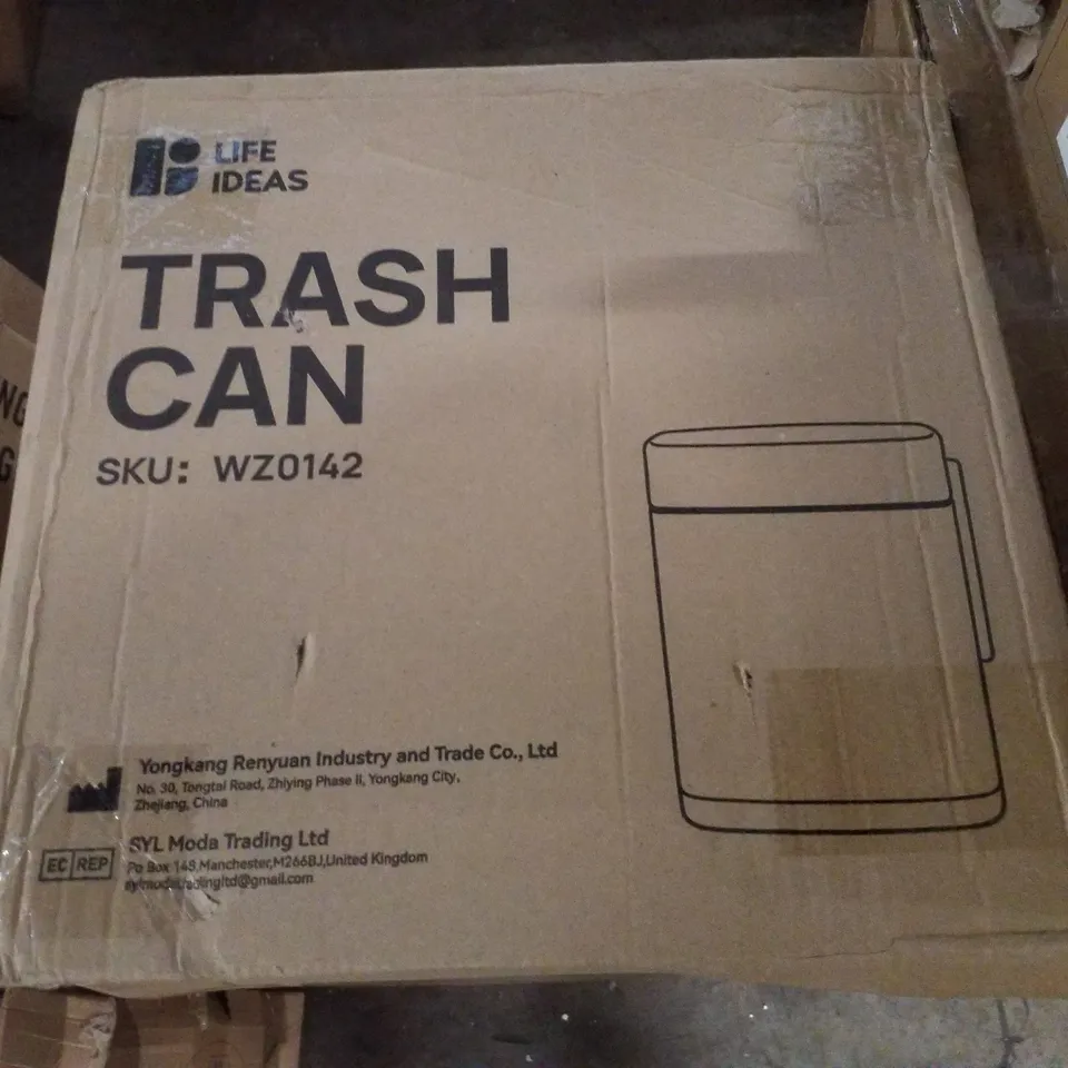 BOXED LIFE IDEAS TRASH CAN - WHITE/BLACK