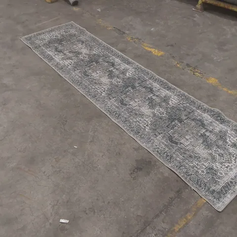 QUALITY DESIGNER RUG - APPROXIMATELY 225 x 60cm