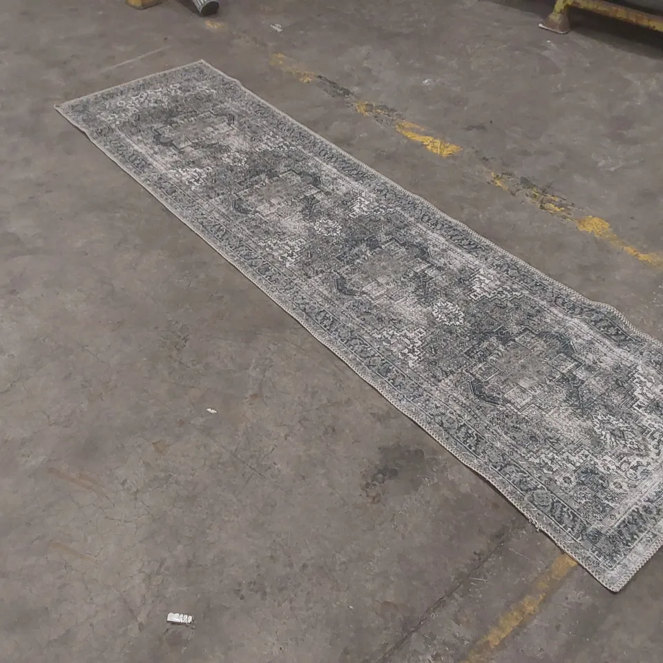 QUALITY DESIGNER RUG - APPROXIMATELY 225 x 60cm