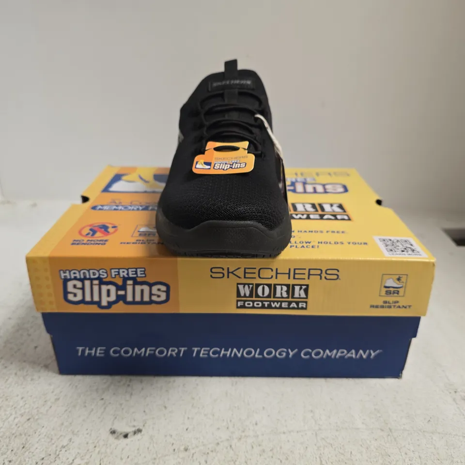 BOXED PAIR OF SKECHERS SLIP-INS TRAINERS IN BLACK SIZE UK 7