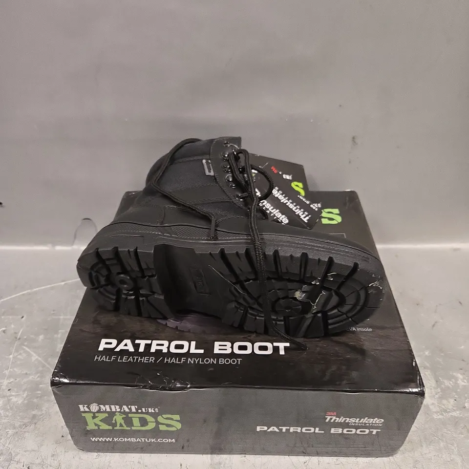 BOXED PAIR OF KOMBAT UK CHILDRENS PATROL BOOTS - 4