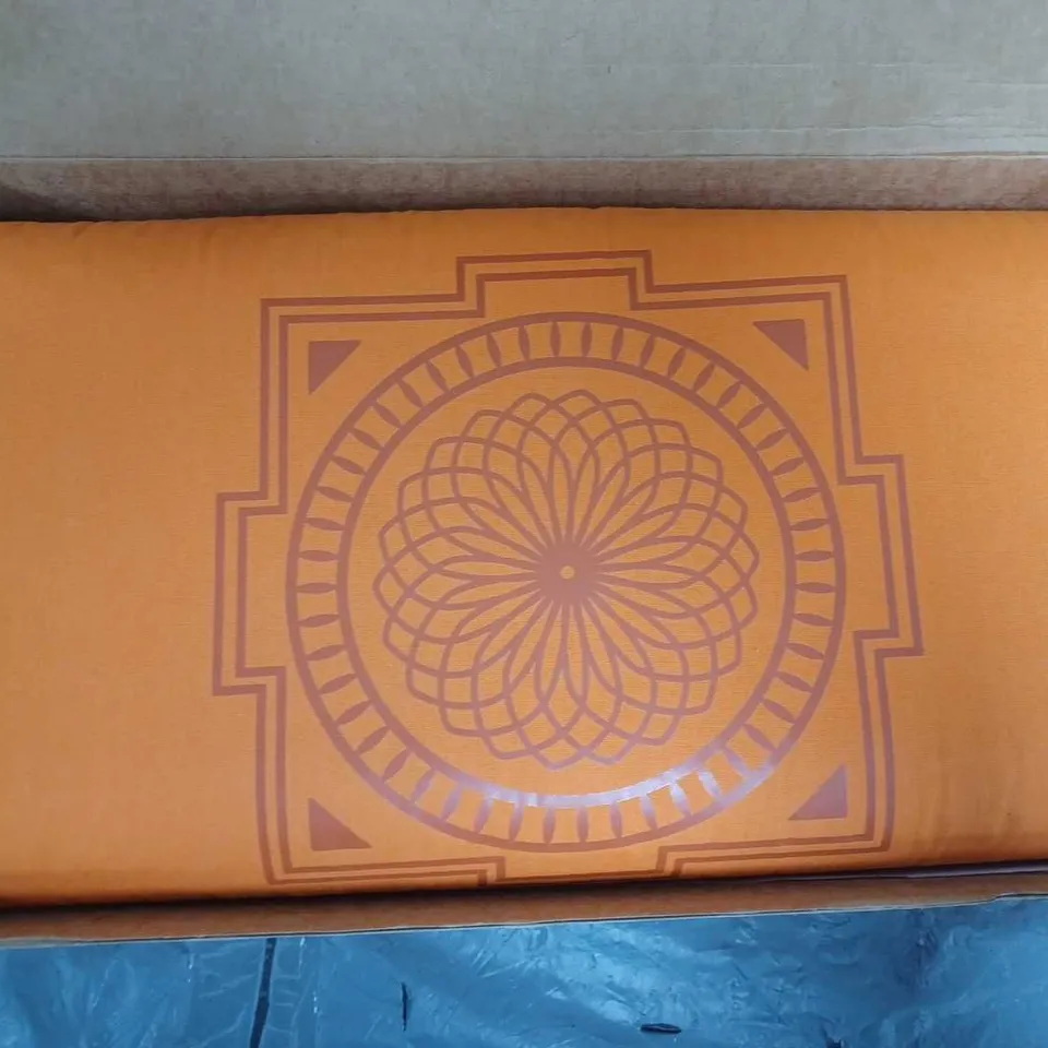 BOXED 2.0 SHAKITI MAT IN AMBER