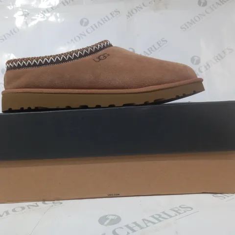 BOXED PAIR OF UGG TASMAN SHOES IN TAN UK SIZE 10