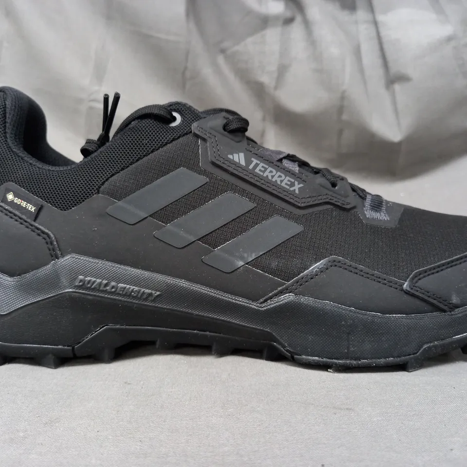 PAIR OF ADIDAS TERREX AX4 GTX SHOES IN BLACK UK SIZE 11.5