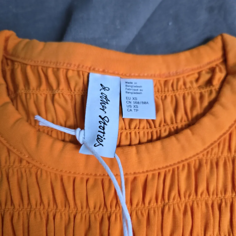 & OTHER STORIES ORANGE SMOCKED TOP, SHORT PUFF SLEEVES, XS