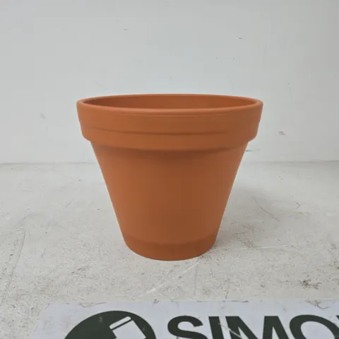 TERRACOTTA PLANT POT WITH DRAINAGE HOLE UNBOXED