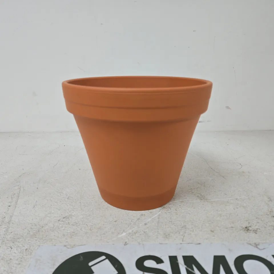 TERRACOTTA PLANT POT WITH DRAINAGE HOLE UNBOXED