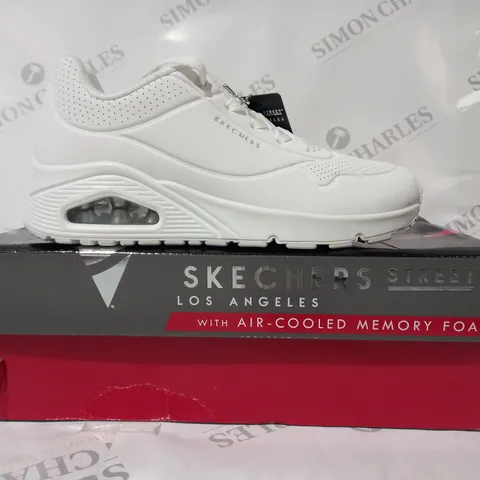 BOXED PAIR OF SKECHERS LOS ANGELES SHOES IN WHITE UK SIZE 4
