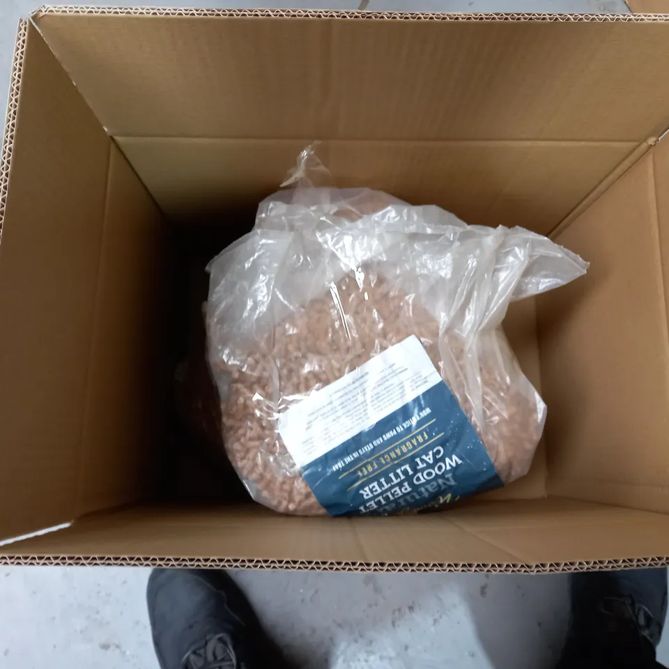 BAG OF NATURAL WOOD PELLET CAT LITTER