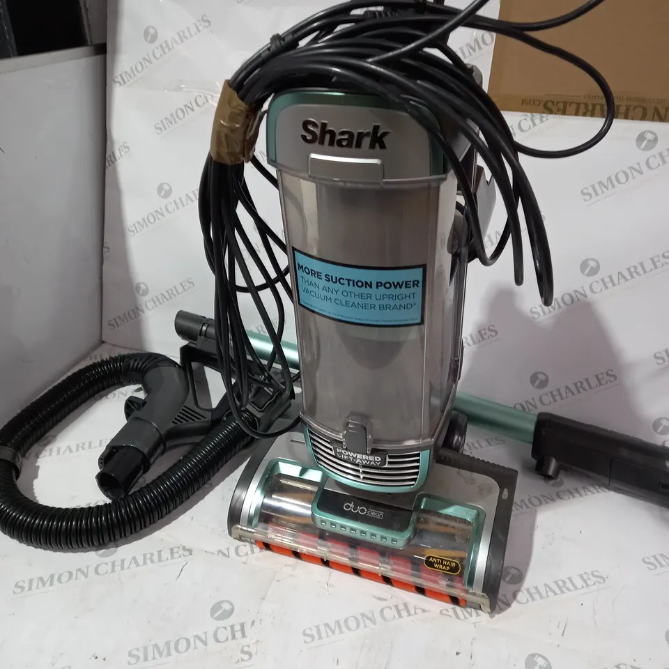 BOXED SHARK UPRIGHT VACUUM CLEANER AZ912UKT