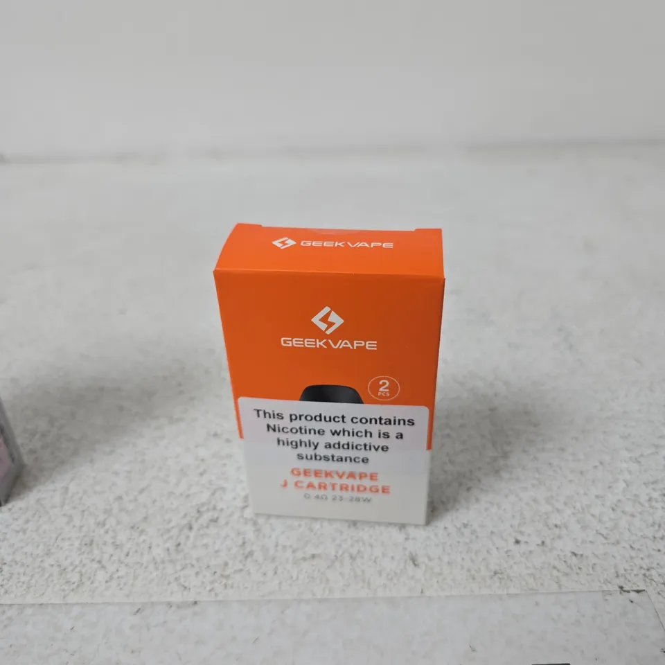 APPROXIMATELY 30 ASSORTED E-CIG PRODUCTS AND ACCESSORIES TO INCLUDE INNOKIN , GEEK VAPE AND ELFBAR