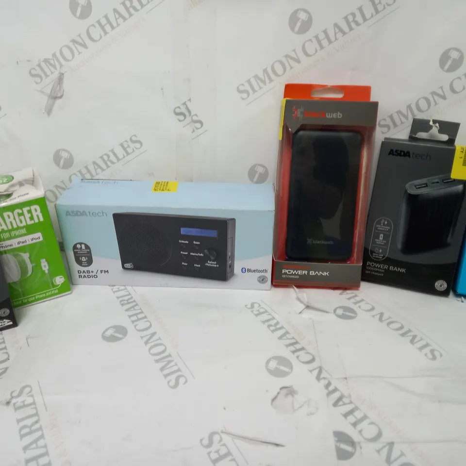 BOX OF APPROXIMATELY 30 ASSORTED ELECTRICALS TO INCLUDE BLACKWEB POWERBANK, RAPOO WIRED MOUSE, DAB+/FM RADIO, ETC