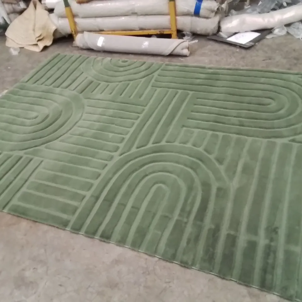 QUALITY DESIGNER AREA RUG - APPROXIMATELY 290X200CM