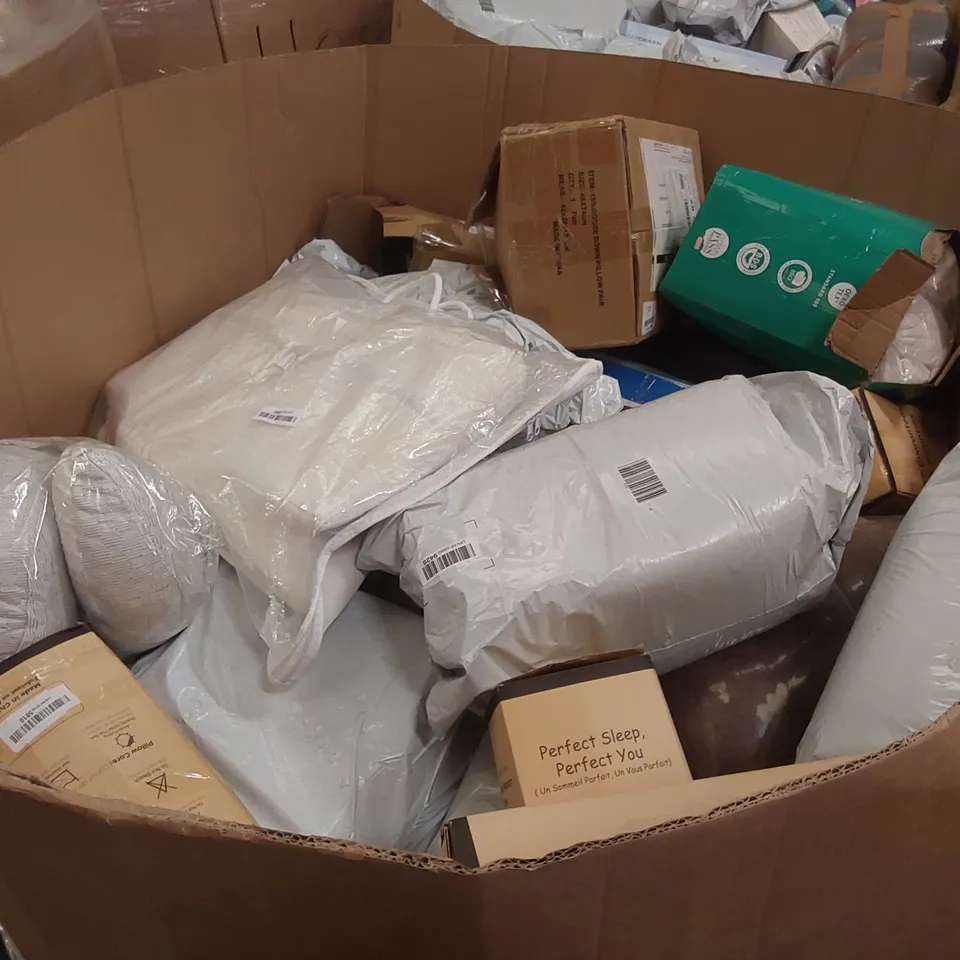 PALLET TO CONTAIN A LARGE ASSORTMENT OF PILLOWS, CUSHIONS AND RELATED PRODUCTS 