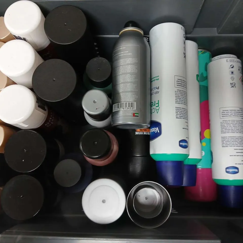 APPROXIMATELY 20 ASSORTED AEROSOLS TO INCLUDE CIEN ANTI-PERSPIRANT, CITADEL COLOURS GREY SEER, GLADE SPRAY, ETC - COLLECTION ONLY