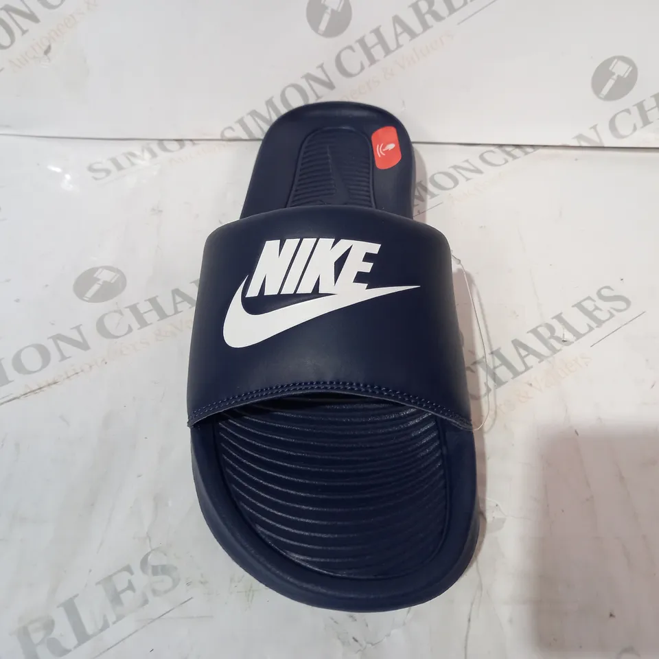 PAIR OF NIKE SLIDERS IN NAVY UK SIZE 7