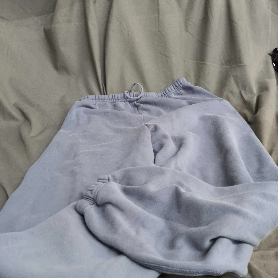 BOX OF APPROXIMATELY 25 ASSORTED CLOTHING ITEMS INCLUDING M & S THONGS , GREY JOGGIN BOTTOMS AND PINK BUTTON THROUGH SHIRT 