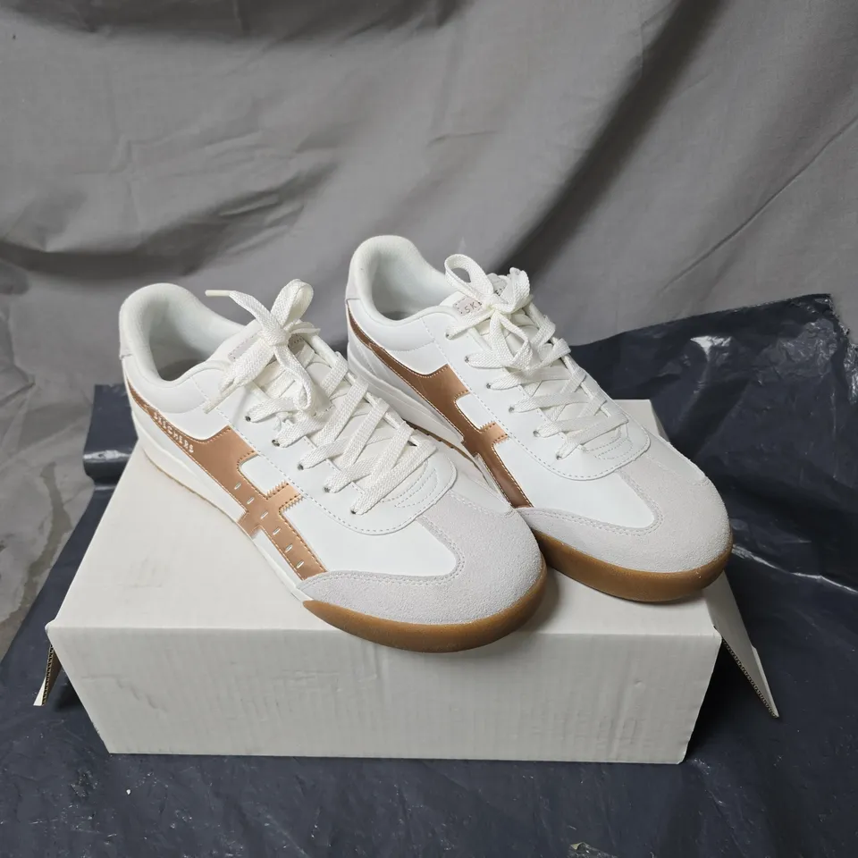SKECHERS WHITE TRAINERS WITH ROSE GOLD SIDE STRIPE SIZE 8