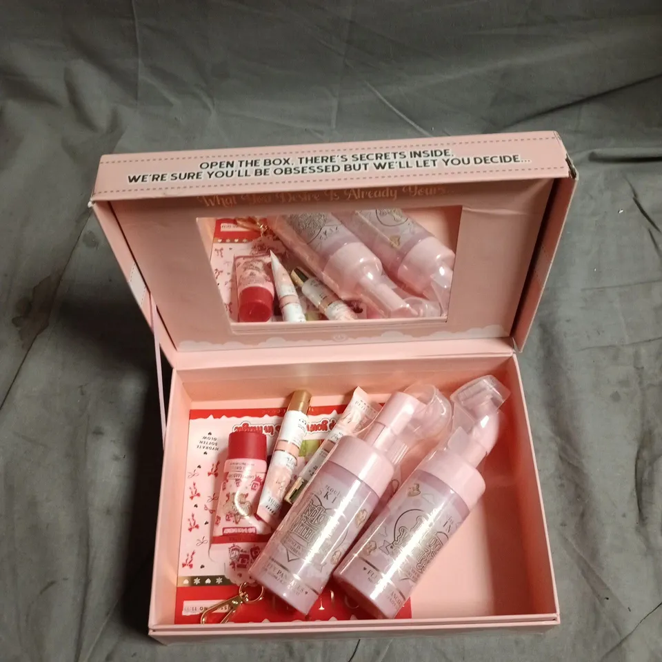 P LOUISE FULFILLING DREAMS BATH & BODY GIFT SET – PINK BOX