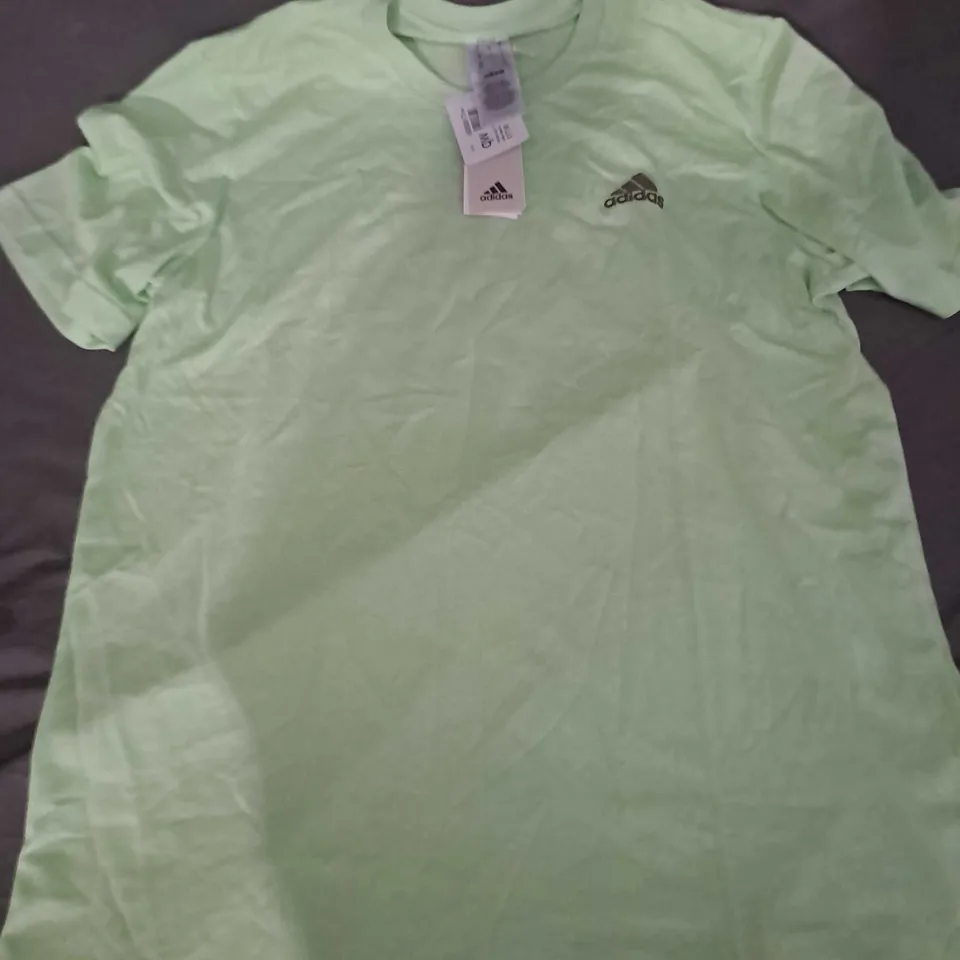 ADIDAS LOGO TEE IN GREEN - MEDIUM