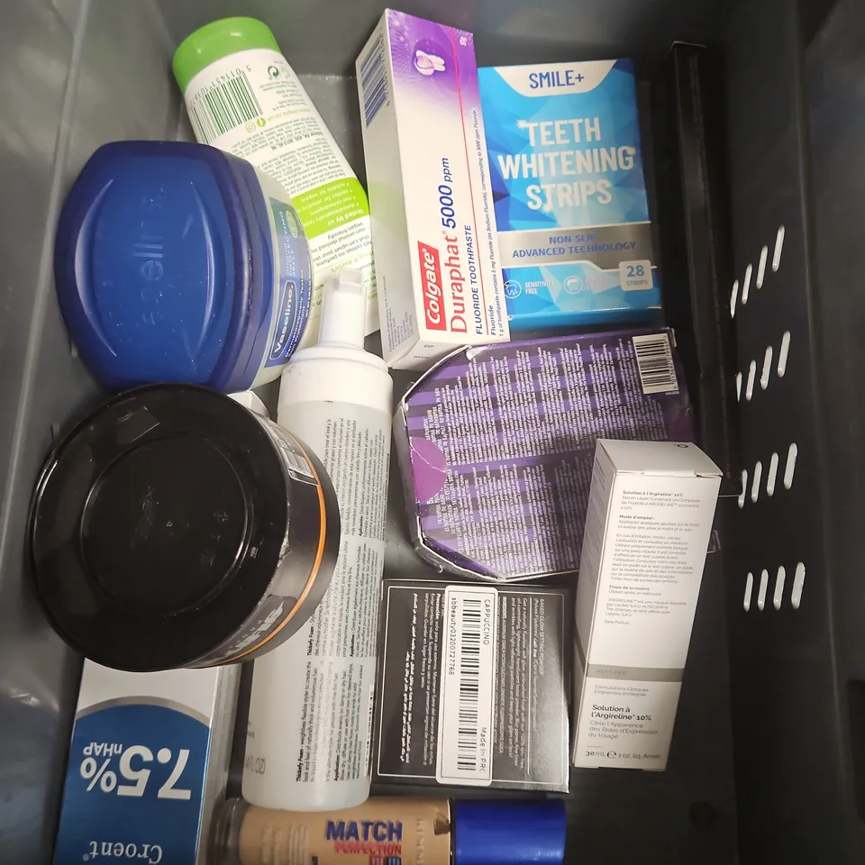 APPROXIMATEY 20 ASSORTED HEALTH AND BEAUTY PRODUCTS TO INCLUDE - BENEFIT POREFESSIONAL FACE PRIMER - CERAVE OIL CONTROL MOISTURISER - AVEENO OAT CLEANSER - ETC