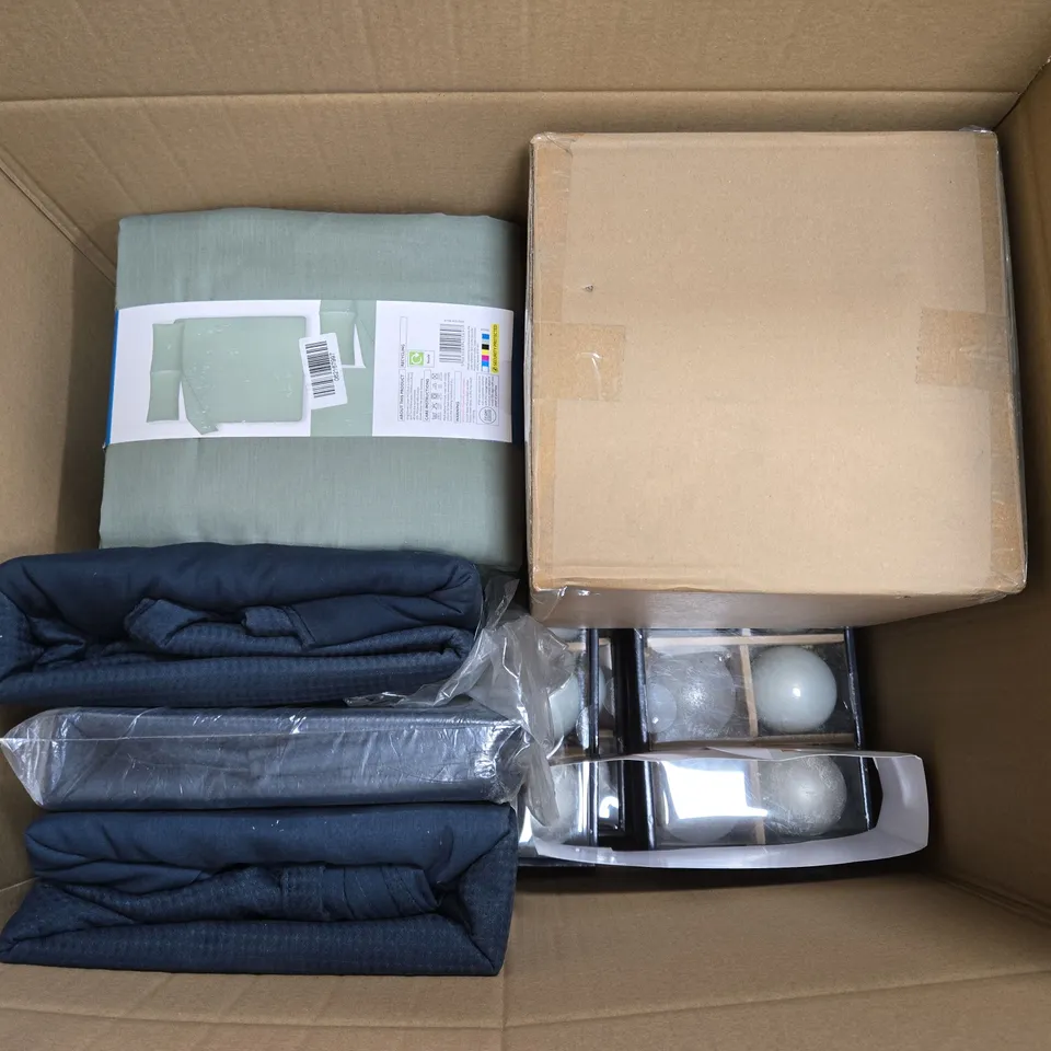 LARGE BOX OF 10 ASSORTED ITEMS TOO INCLUDE  BEDDING , BAUBLES AND FESTIVE DECORATION 
