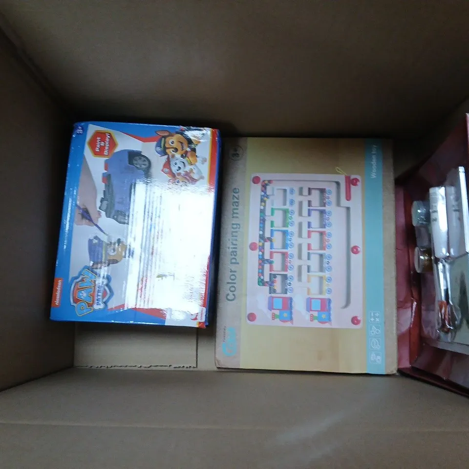 LOT OF 11 ASSORTED TOYS AND GAMES TO INCLUDE BINGO, LEGO DISNEY HEY HEY AND KIX SET