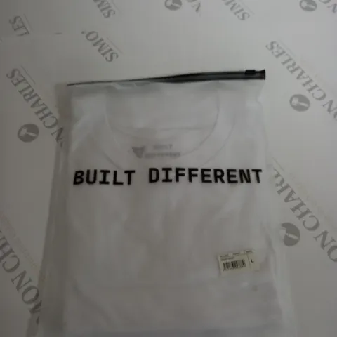 BAGGED BUILT DIFFERENT CREW NECK T-SHIRT SIZE L