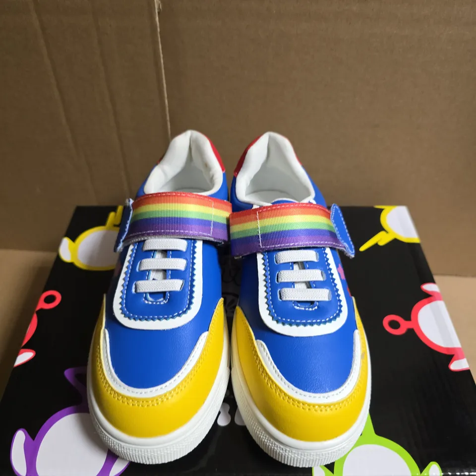 BOXED PAIR OF KOI TELETUBBYLAND KIDZ TRAINERS - MULTI (UK 10)