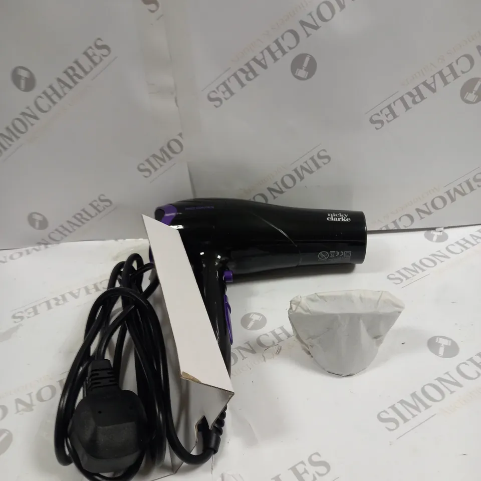 NICKY CLARKE FRIZZ CONTROL LIGHTWEIGHT DC DRYER 