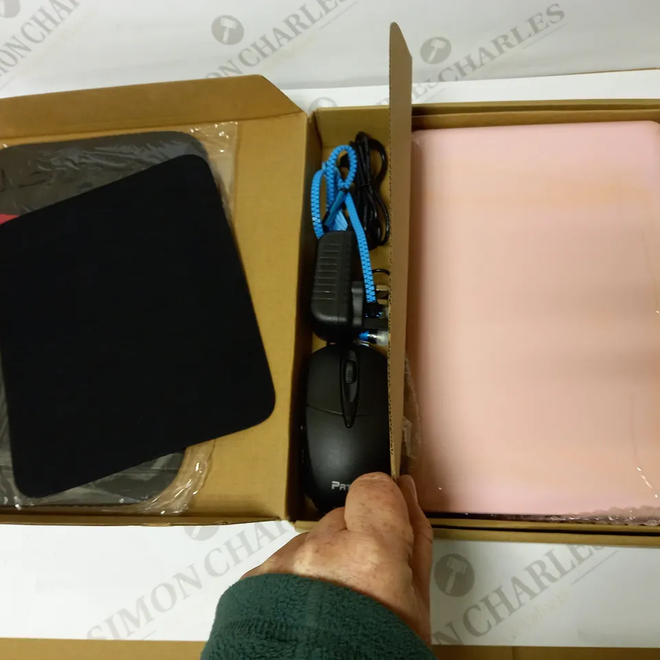 G-ANICA NOTEBOOK 10.1" SCREEN, PINK, MOUSE, MOUSEMAT, EARPHONES, CASE INCLUDED 