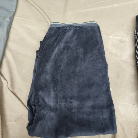 LA REDOUTE COLLECTIONS STRIPED TOP & NAVY VELOUR JOGGERS β WOMEN'S TWO-PIECE SET SIZE M