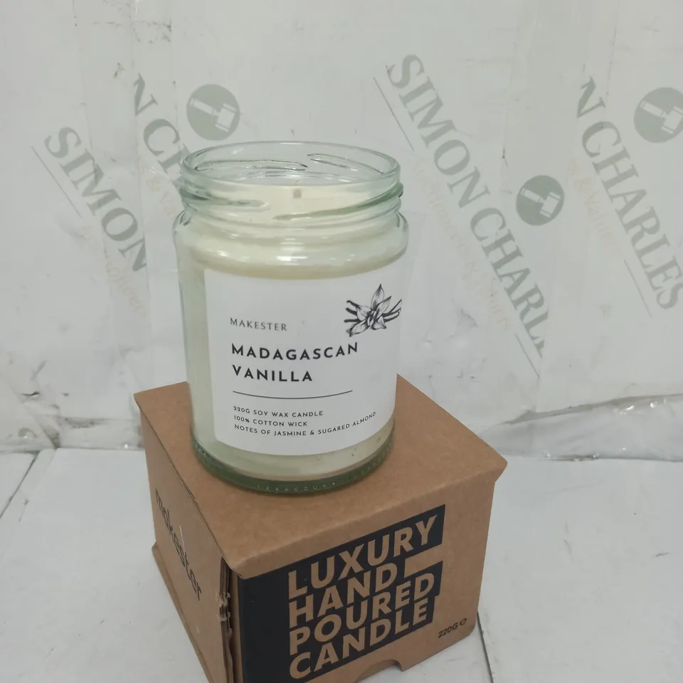 MAKESTAR CANDLE IN MADAGASCAN VANILLA 220G