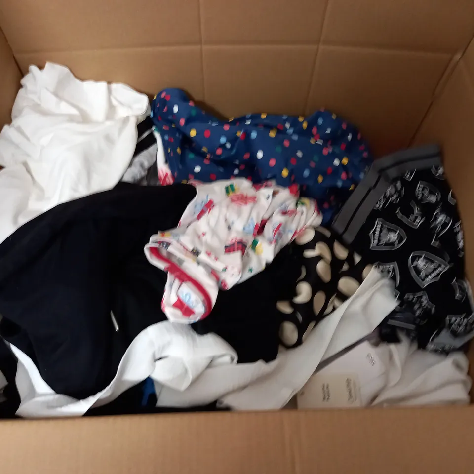 LARGE QUANTITY OF ASSORTED CLOTHING ITEMS TO INCLUDE BOOHOO, YAITTE AND BOSTON CREW