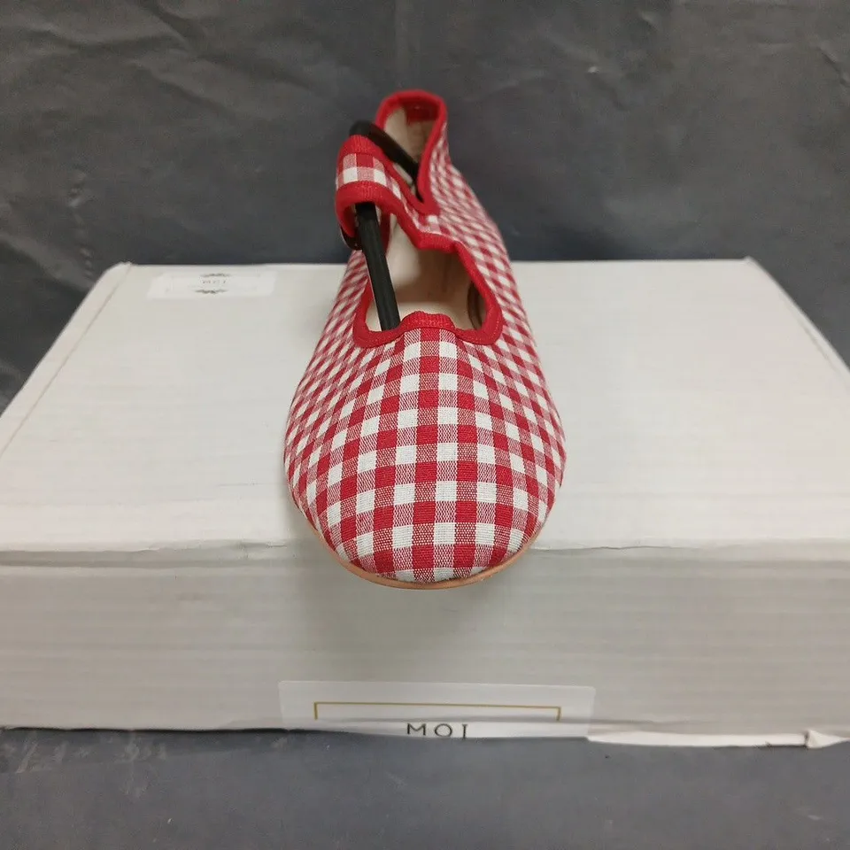 BOXED PAIR OF MOI SHOES IN RED/WHITE CHECK SIZE EU 37