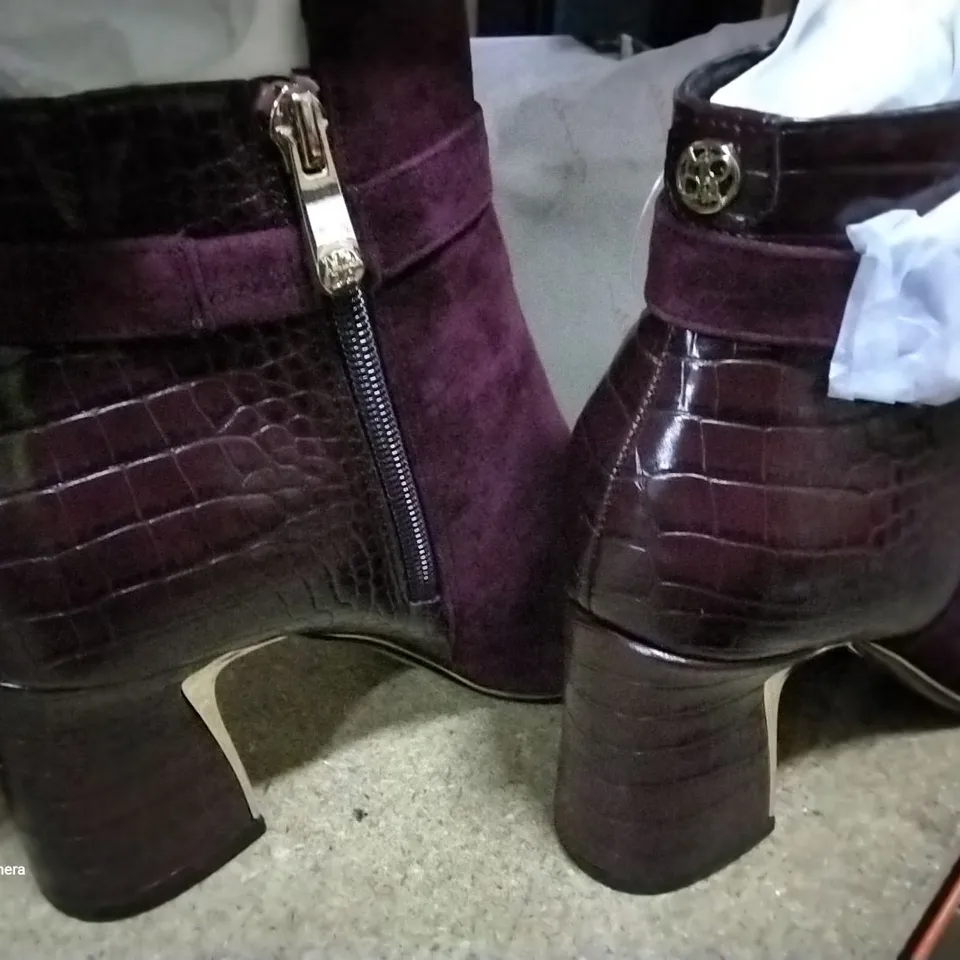 BOX OF APPROXIMATELY 5 PAIRS OF MODA IN PELLE LORI ANKLE BOOTS - BURGUNDY SUEDE - SIZE 40