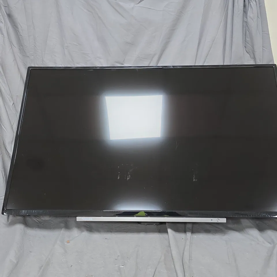 TOSHIBA LCD COLOUR TV – MODEL 43UF3D53DB