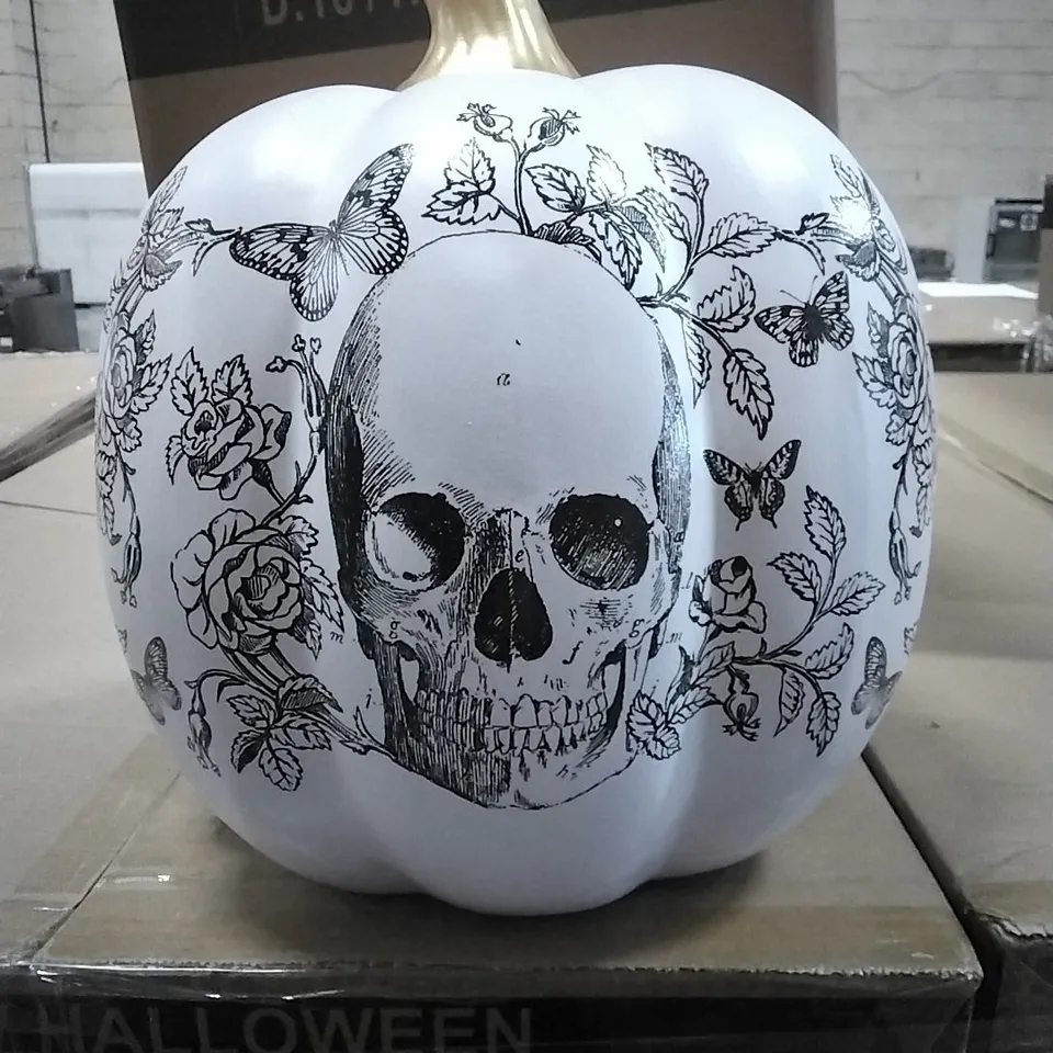 PALLET CONTAINING APPROXIMATELY 36 BRAND NEW LARGE PAINTED CERAMIC PUMPKINS